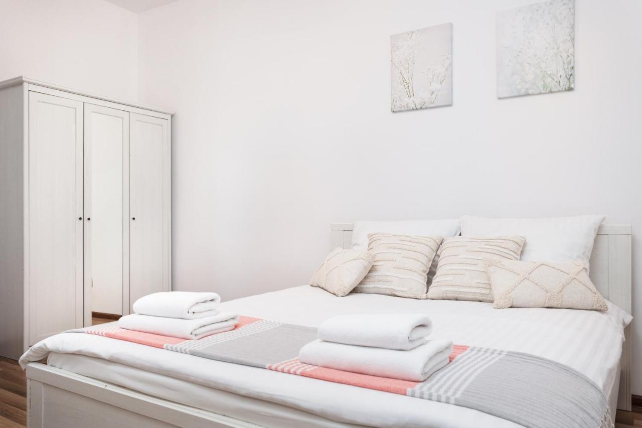 City Of The Kings-Camomile Apartment Краков Экстерьер фото